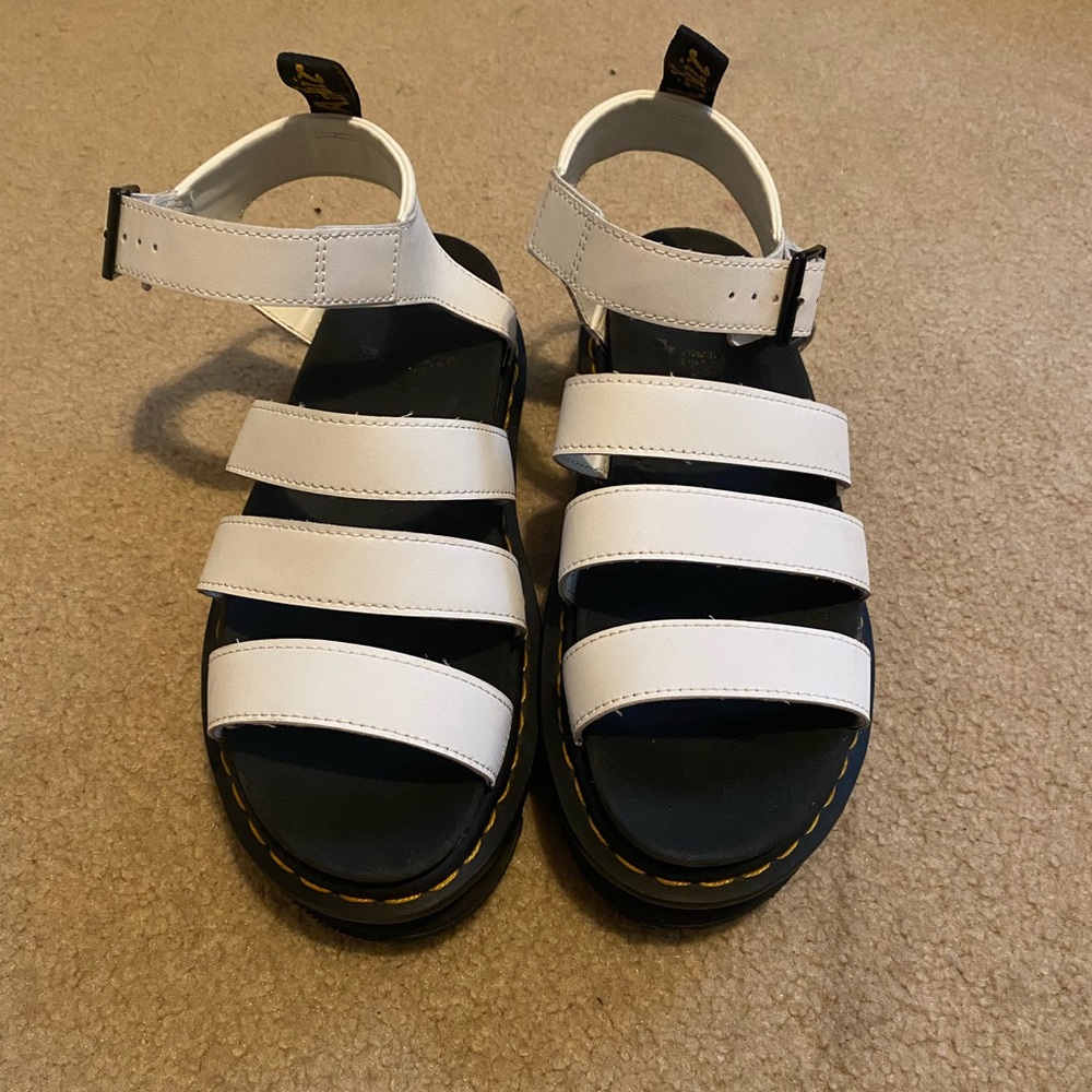 DOC MARTEN WHITE PLATFORM SANDALS//SIZE WOMEN'S 9 (runs large!!!)